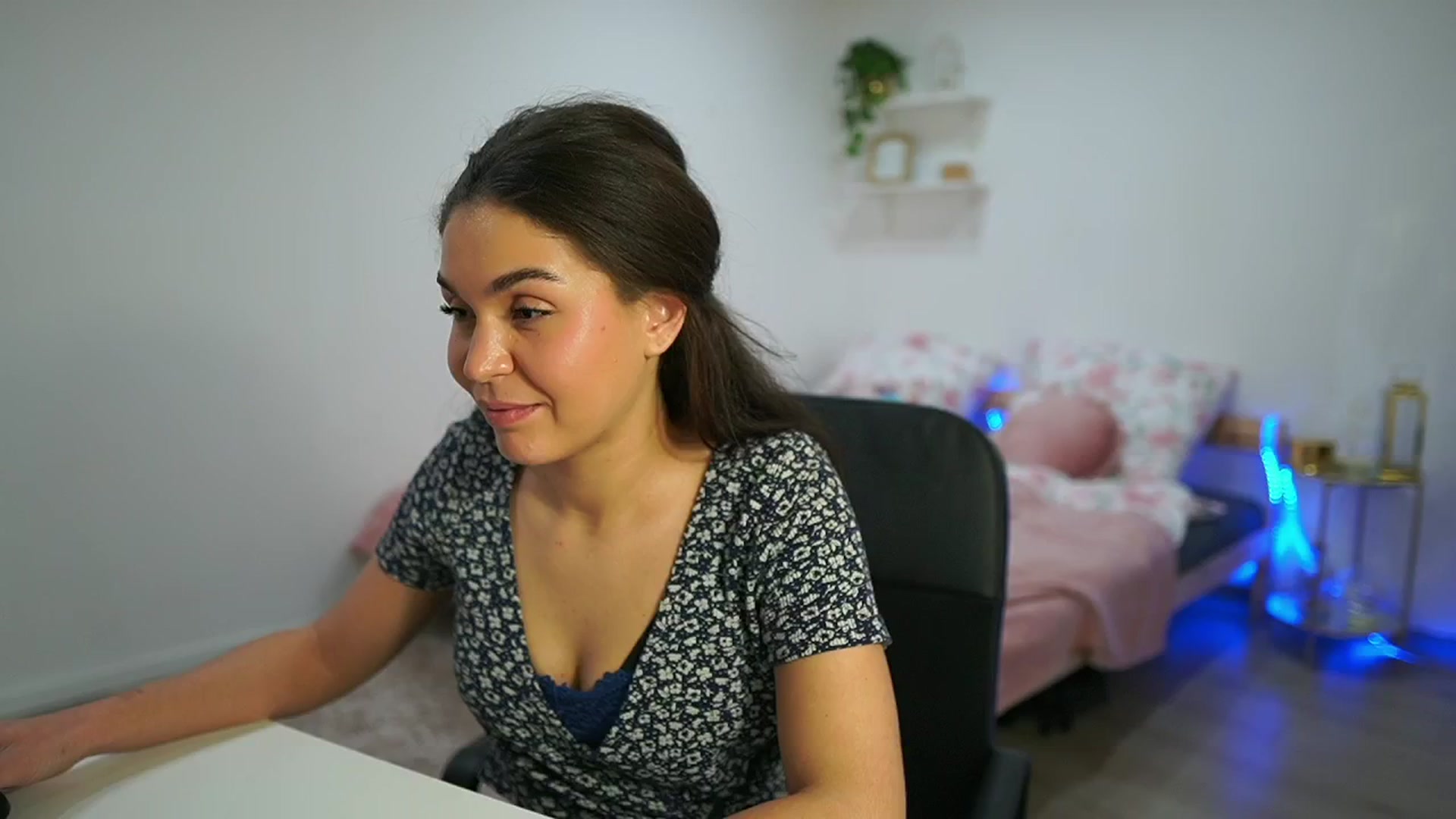 Gallery image thumbnail from Giggly_gianni's myfreecams stream on, 10/27/2024, 19:40 image 17 of 20