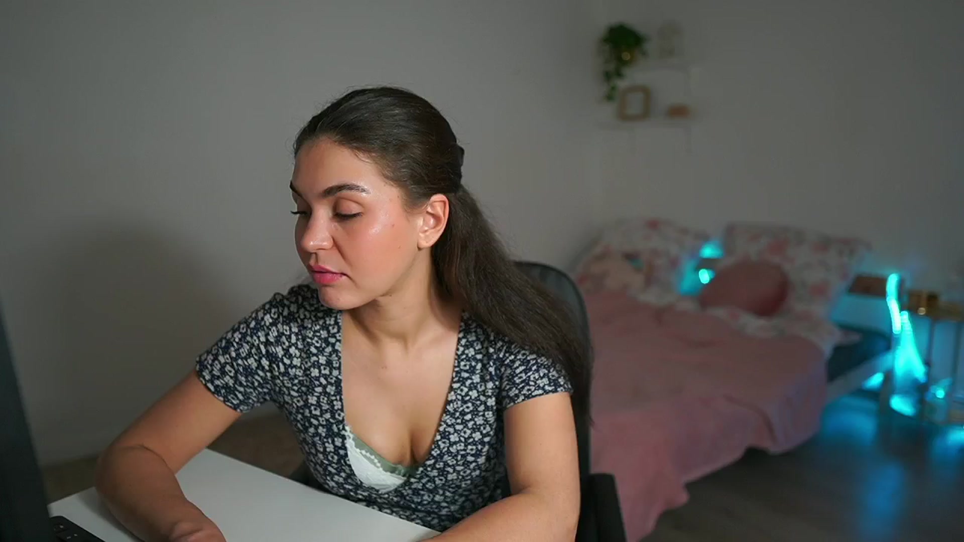 Gallery image thumbnail from Giggly_gianni's myfreecams stream on, 10/28/2024, 15:19 image 7 of 20