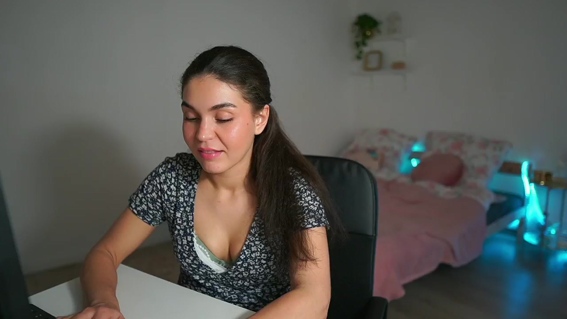 Gallery image thumbnail from Giggly_gianni's myfreecams stream on, 10/28/2024, 15:19 image 4 of 20