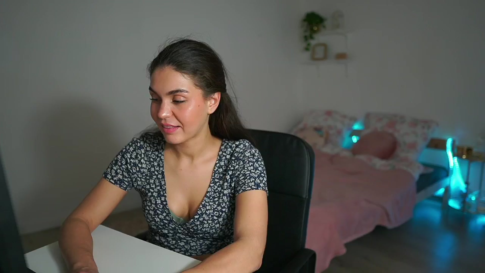Gallery image thumbnail from Giggly_gianni's myfreecams stream on, 10/28/2024, 16:16 image 9 of 20