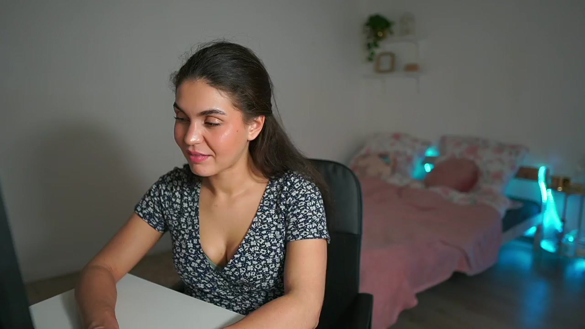 Gallery image thumbnail from Giggly_gianni's myfreecams stream on, 10/28/2024, 16:16 image 19 of 20