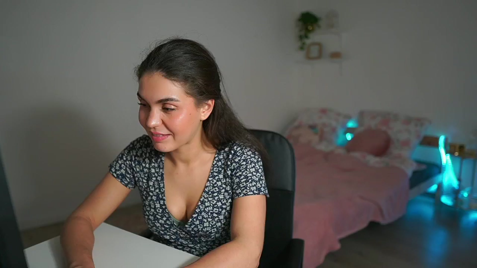 Gallery image thumbnail from Giggly_gianni's myfreecams stream on, 10/28/2024, 16:16 image 18 of 20