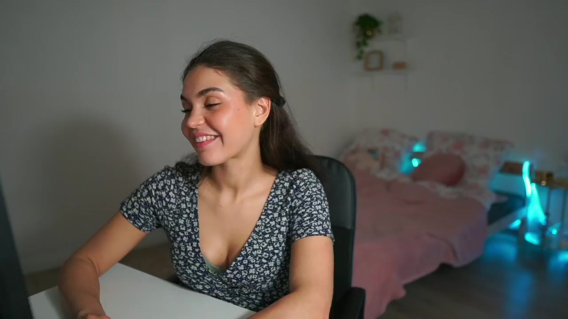 Gallery image thumbnail from Giggly_gianni's myfreecams stream on, 10/28/2024, 16:16 image 16 of 20