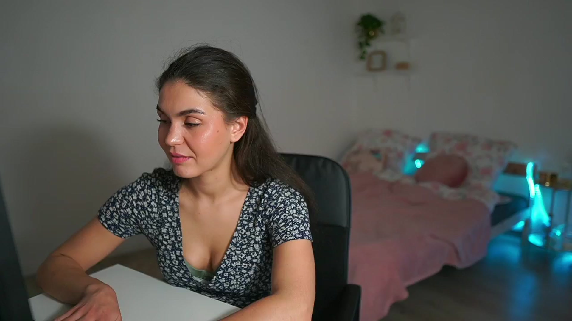 Gallery image thumbnail from Giggly_gianni's myfreecams stream on, 10/28/2024, 16:16 image 20 of 20