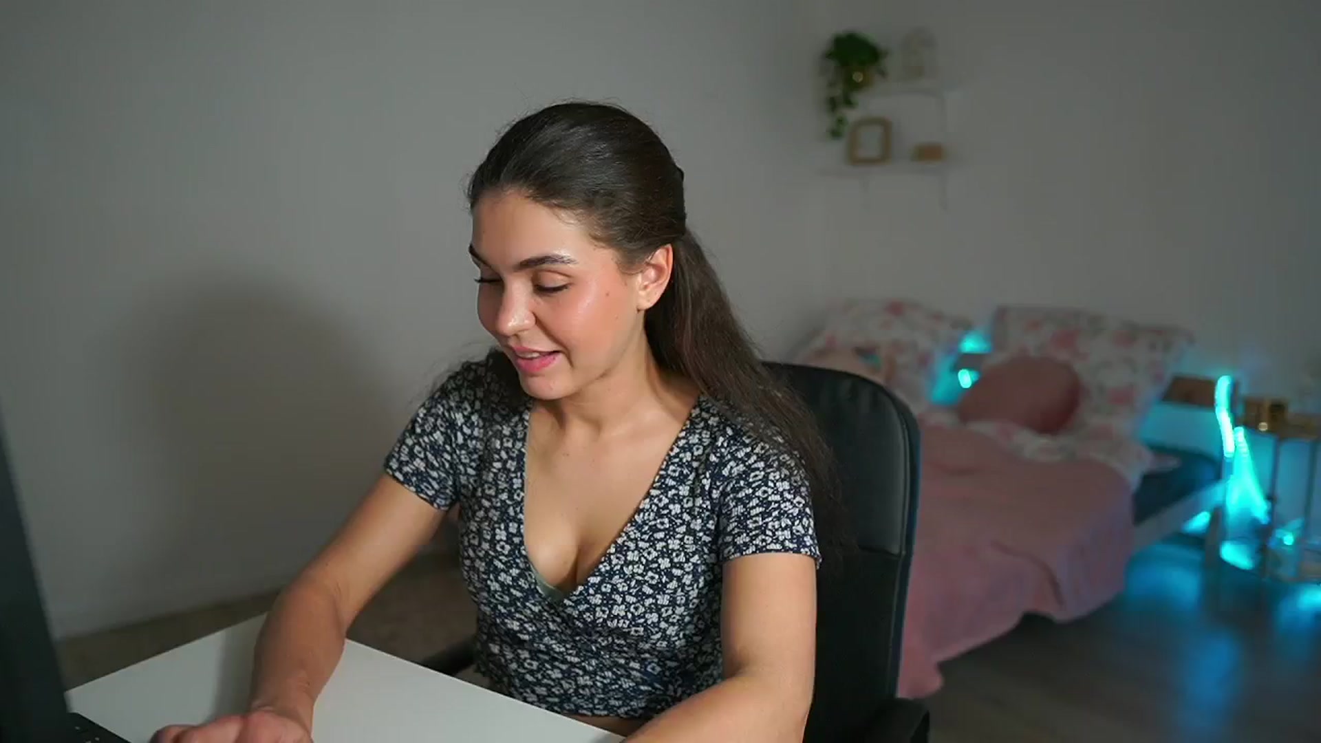 Gallery image thumbnail from Giggly_gianni's myfreecams stream on, 10/28/2024, 16:16 image 2 of 20