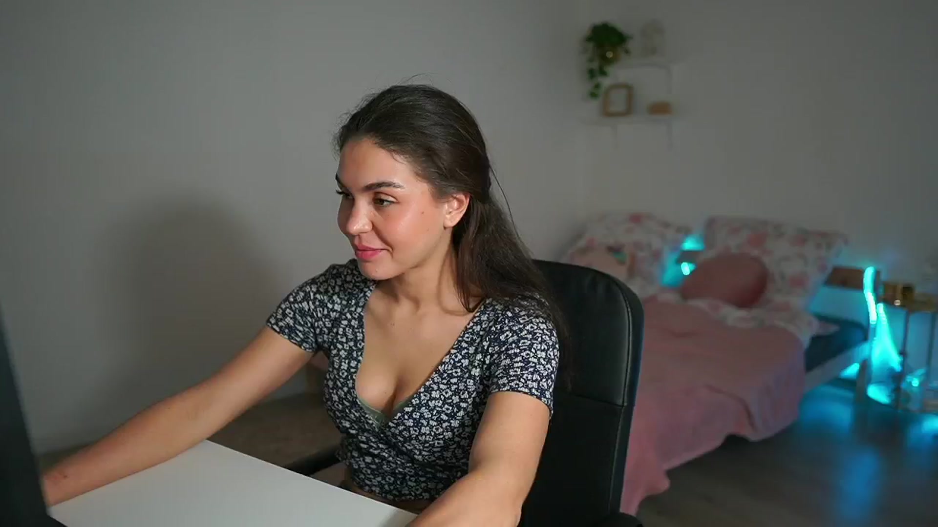 Gallery image thumbnail from Giggly_gianni's myfreecams stream on, 10/28/2024, 16:55 image 17 of 20