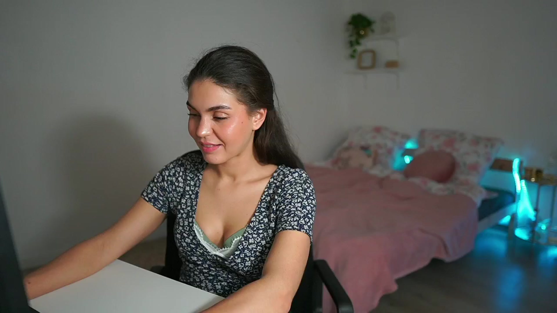 Gallery image thumbnail from Giggly_gianni's myfreecams stream on, 10/28/2024, 16:55 image 7 of 20
