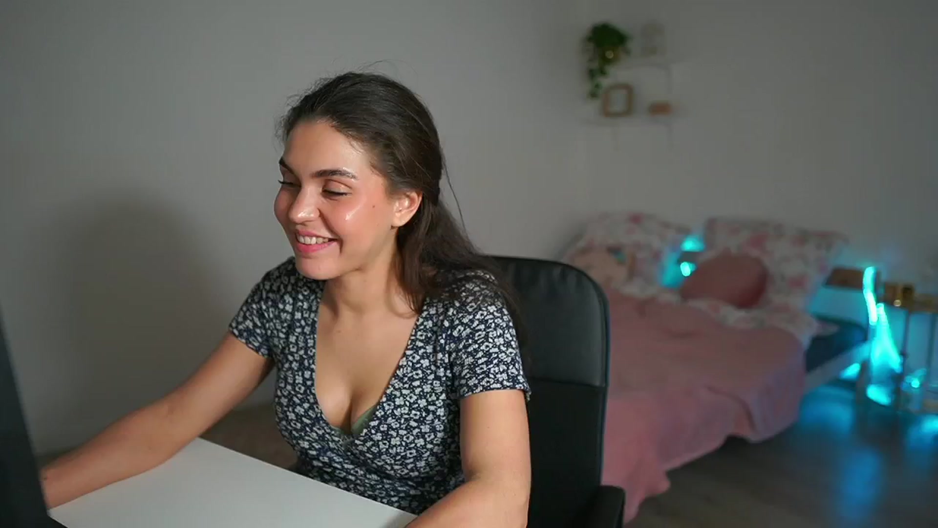 Gallery image thumbnail from Giggly_gianni's myfreecams stream on, 10/28/2024, 16:55 image 19 of 20