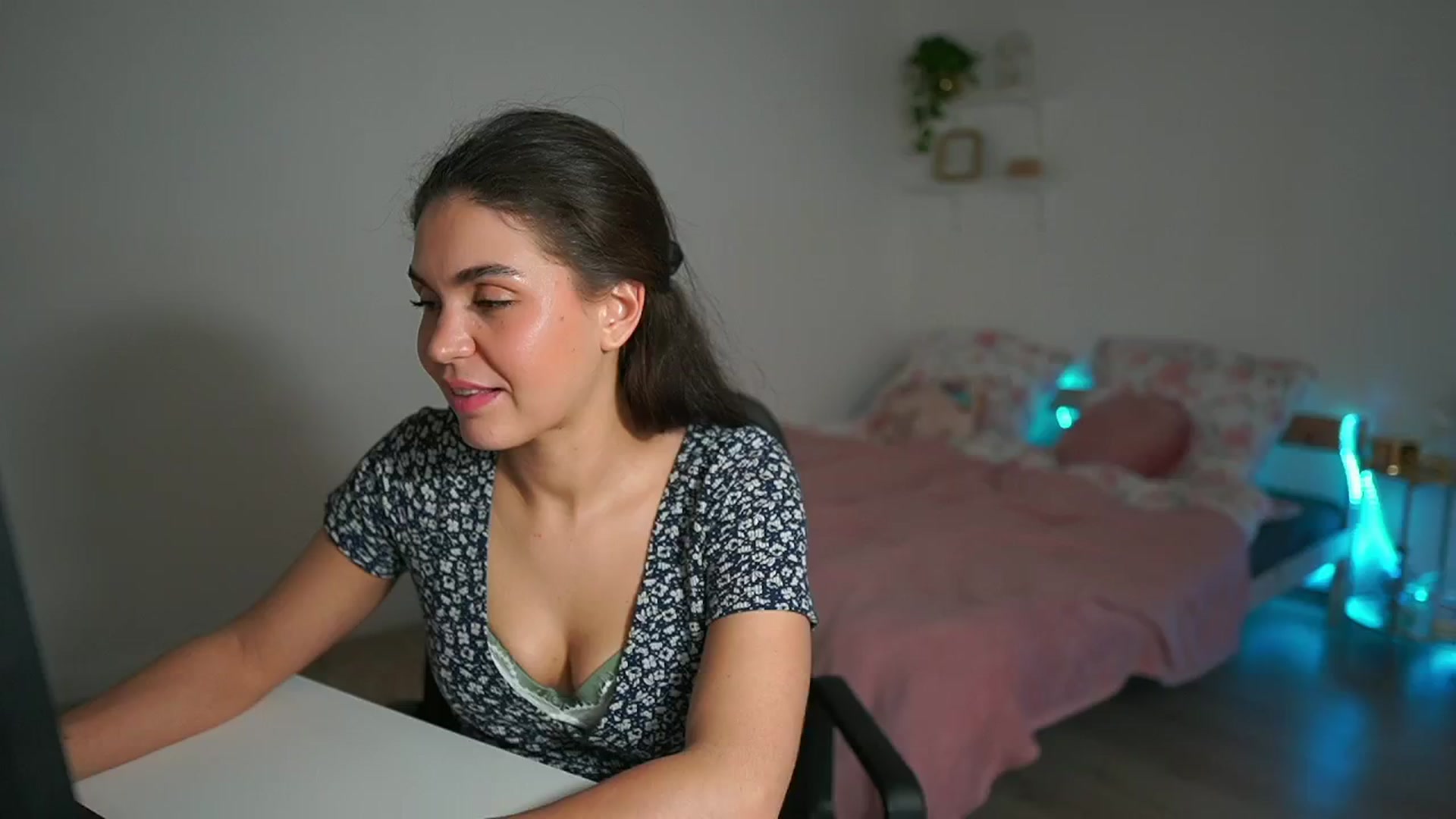Gallery image thumbnail from Giggly_gianni's myfreecams stream on, 10/28/2024, 16:55 image 6 of 20