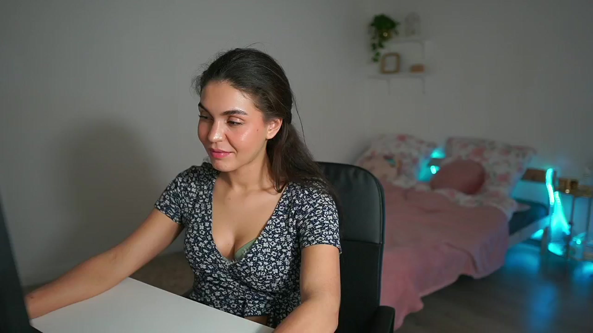 Gallery image thumbnail from Giggly_gianni's myfreecams stream on, 10/28/2024, 16:55 image 18 of 20