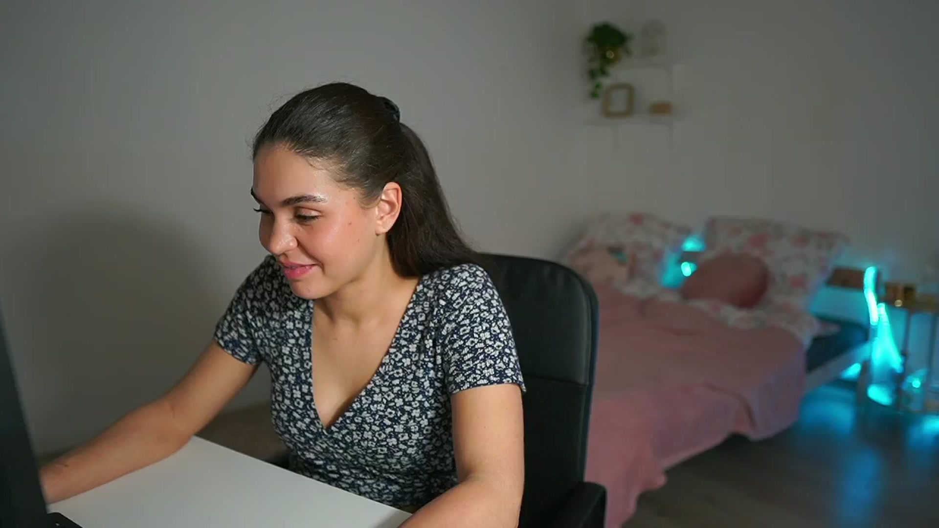 Gallery image thumbnail from Giggly_gianni's myfreecams stream on, 10/28/2024, 18:34 image 3 of 20