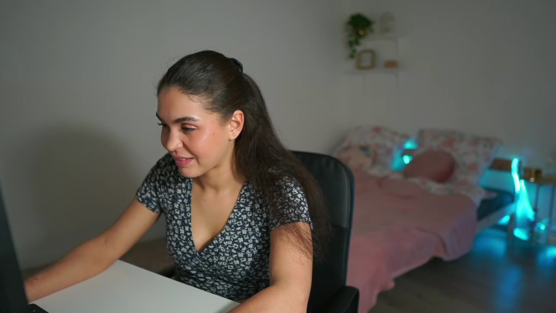 Gallery image thumbnail from Giggly_gianni's myfreecams stream on, 10/28/2024, 18:34 image 2 of 20