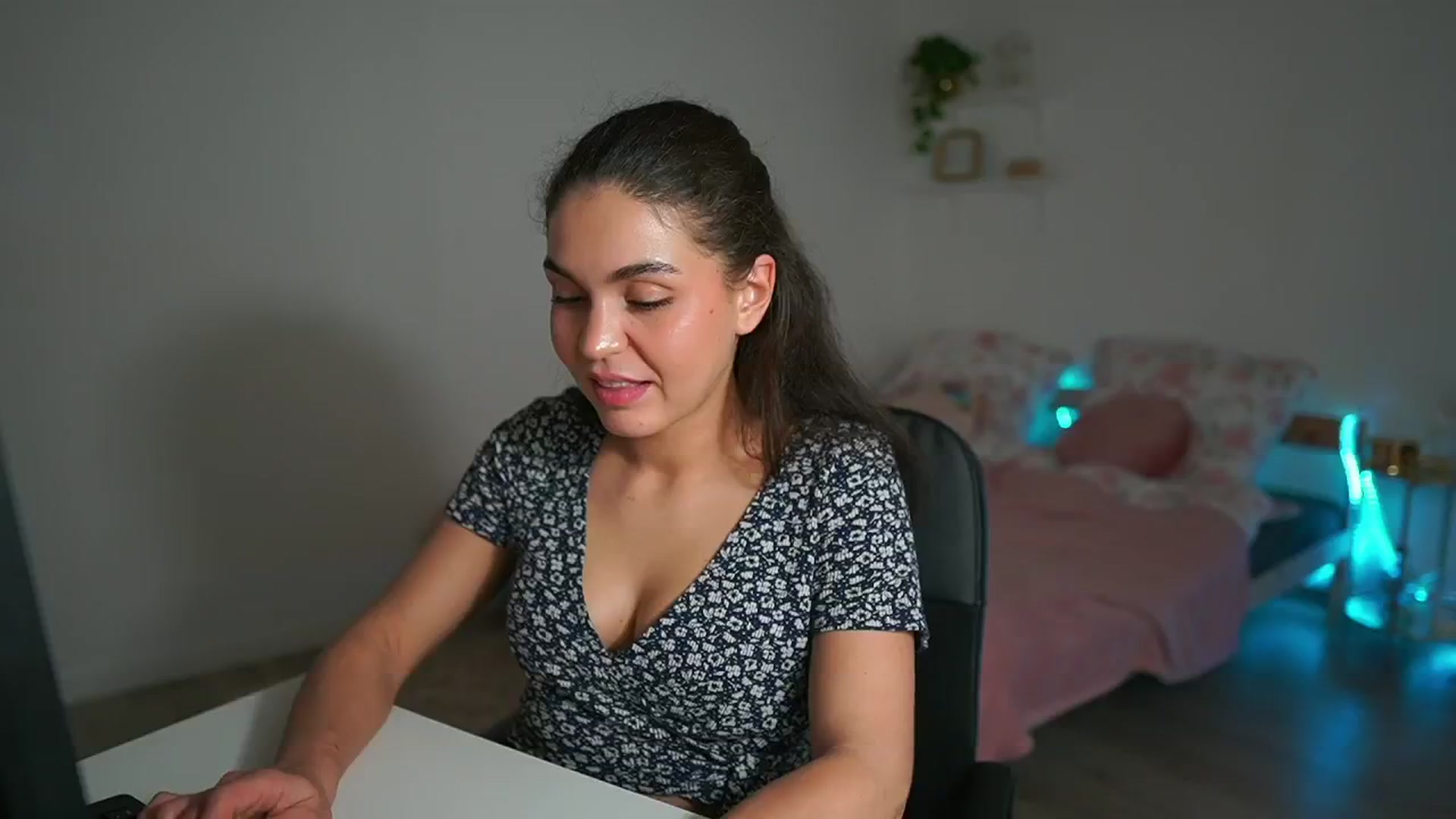 Gallery image thumbnail from Giggly_gianni's myfreecams stream on, 10/28/2024, 18:34 image 14 of 20