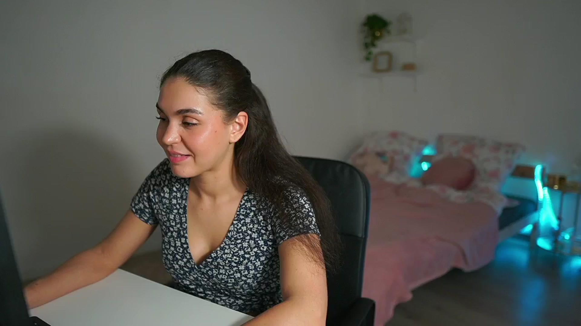 Gallery image thumbnail from Giggly_gianni's myfreecams stream on, 10/28/2024, 18:34 image 1 of 20
