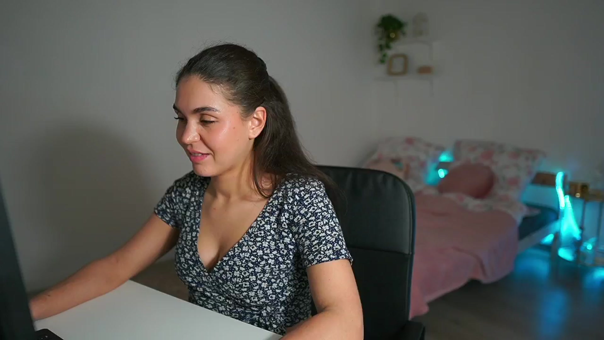 Gallery image thumbnail from Giggly_gianni's myfreecams stream on, 10/28/2024, 18:34 image 13 of 20