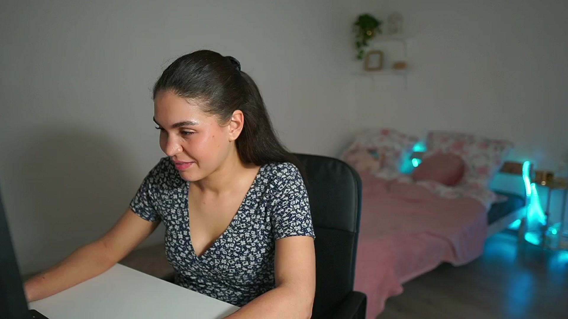 Gallery image thumbnail from Giggly_gianni's myfreecams stream on, 10/28/2024, 18:34 image 4 of 20