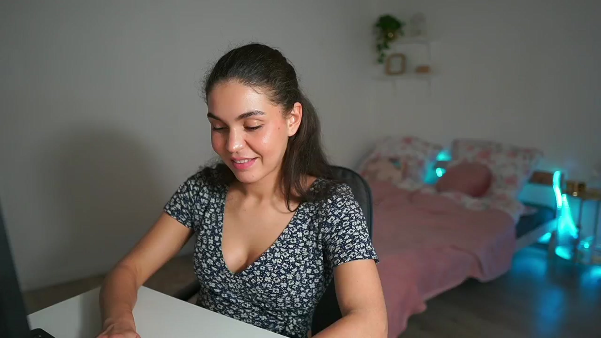 Gallery image thumbnail from Giggly_gianni's myfreecams stream on, 10/28/2024, 18:34 image 8 of 20