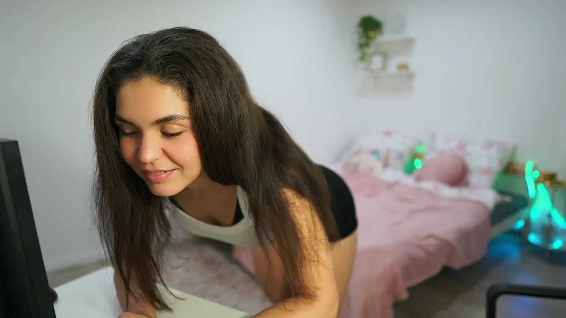 Gallery image thumbnail from Giggly_gianni's myfreecams stream on, 10/29/2024, 16:04 image 13 of 20