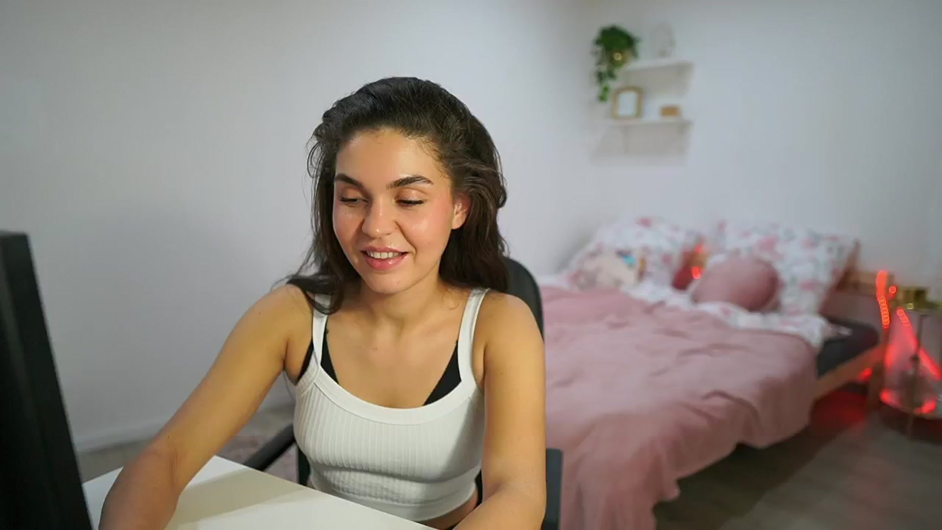 Gallery image thumbnail from Giggly_gianni's myfreecams stream on, 10/29/2024, 16:04 image 19 of 20