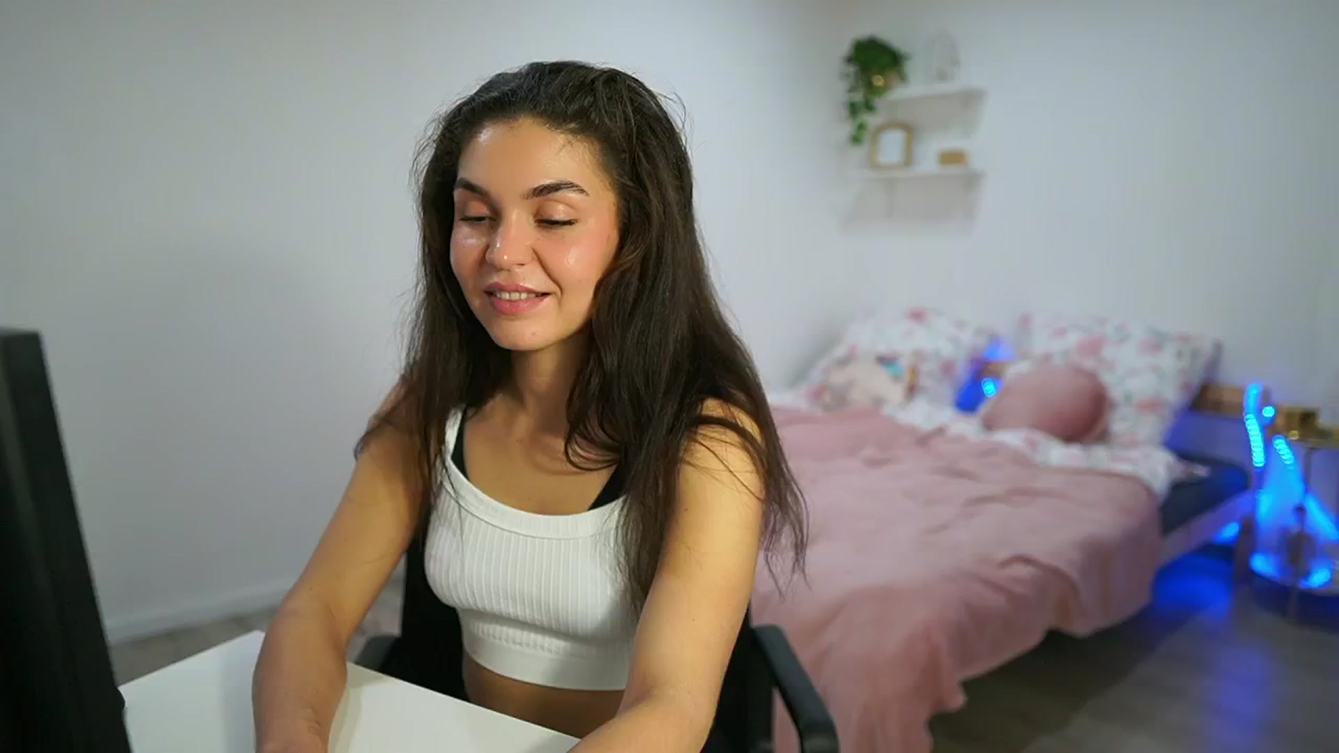 Gallery image thumbnail from Giggly_gianni's myfreecams stream on, 10/29/2024, 16:43 image 15 of 20