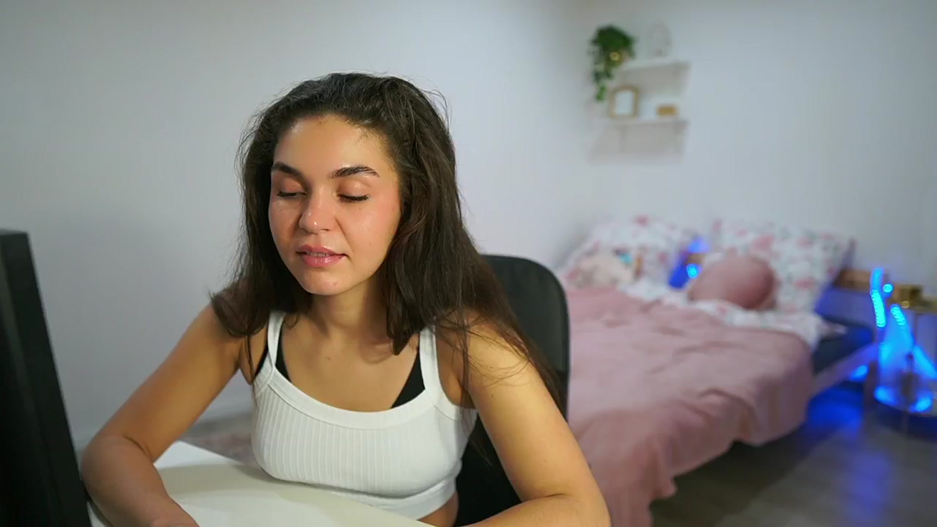 Gallery image thumbnail from Giggly_gianni's myfreecams stream on, 10/29/2024, 16:43 image 5 of 20