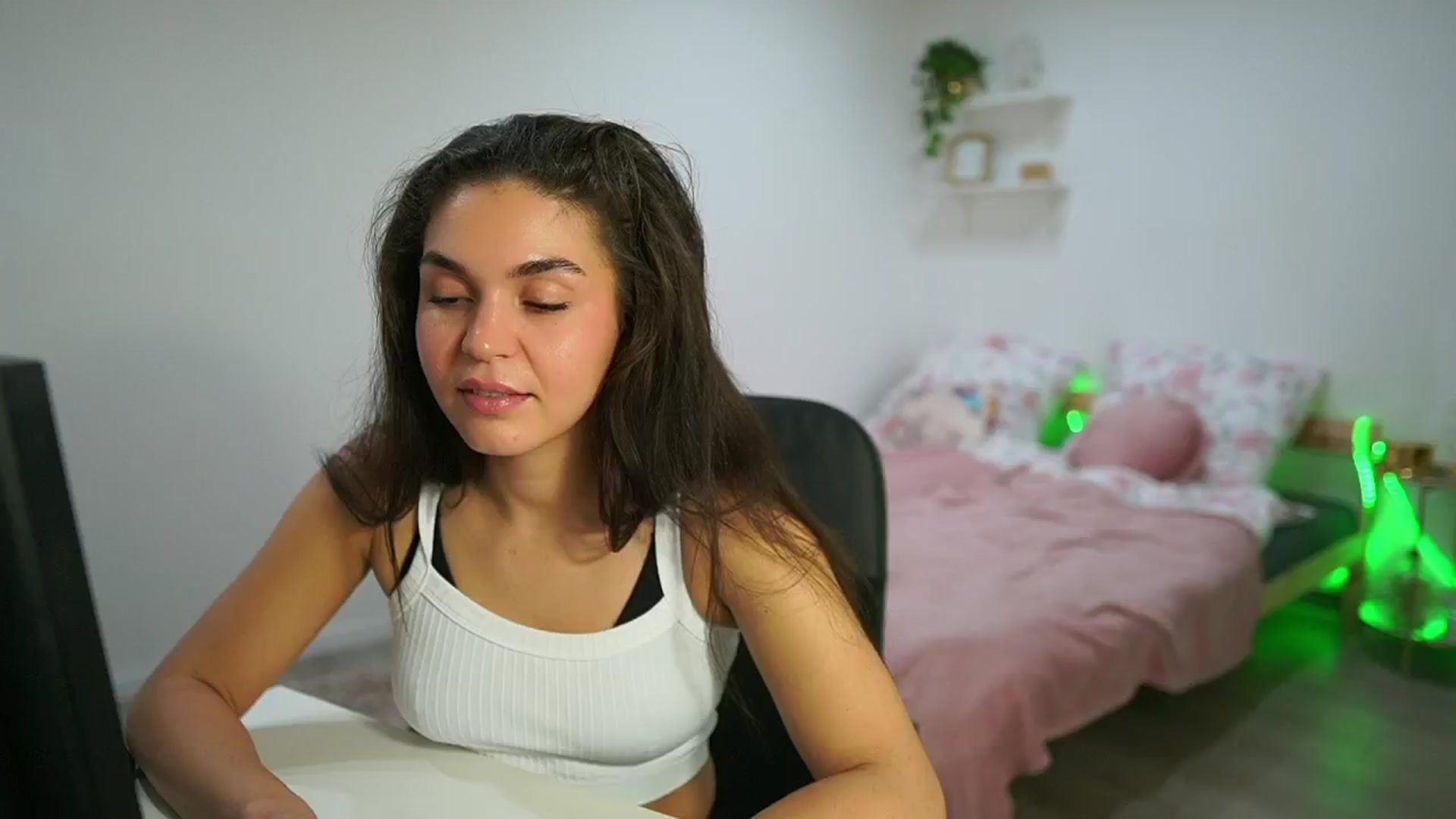 Gallery image thumbnail from Giggly_gianni's myfreecams stream on, 10/29/2024, 16:43 image 6 of 20