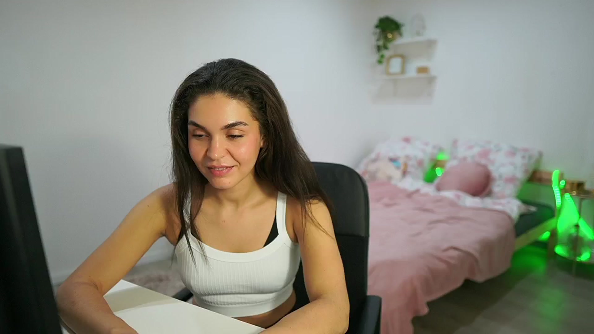 Gallery image thumbnail from Giggly_gianni's myfreecams stream on, 10/29/2024, 18:51 image 8 of 20