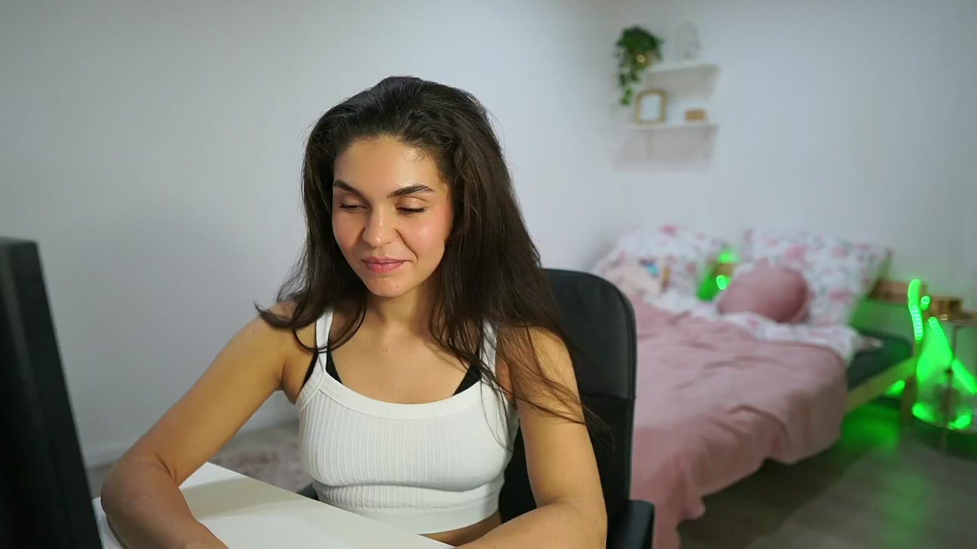 Gallery image thumbnail from Giggly_gianni's myfreecams stream on, 10/29/2024, 18:51 image 15 of 20