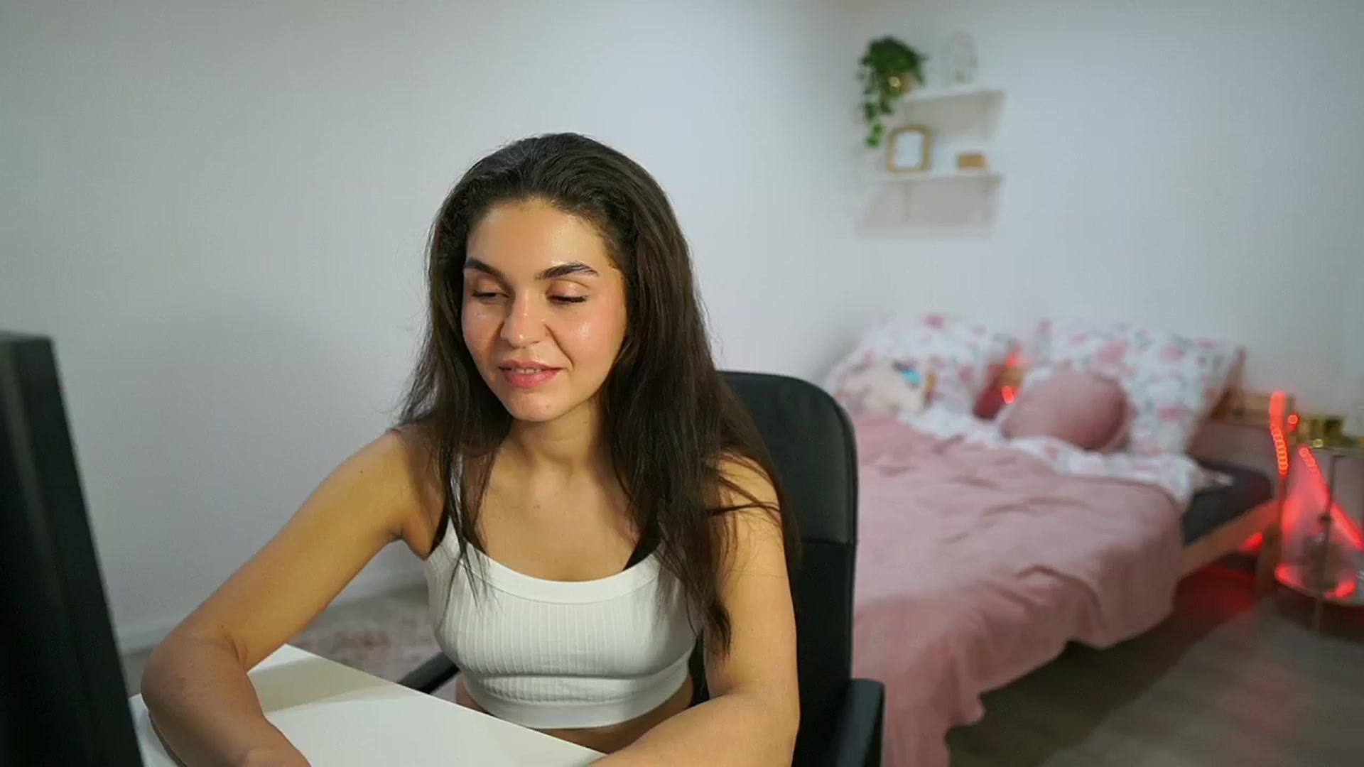 Gallery image thumbnail from Giggly_gianni's myfreecams stream on, 10/29/2024, 18:51 image 9 of 20