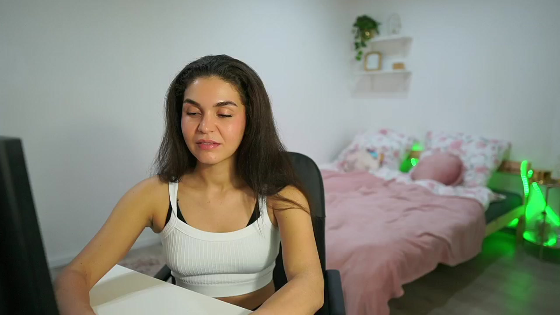 Gallery image thumbnail from Giggly_gianni's myfreecams stream on, 10/29/2024, 18:51 image 11 of 20
