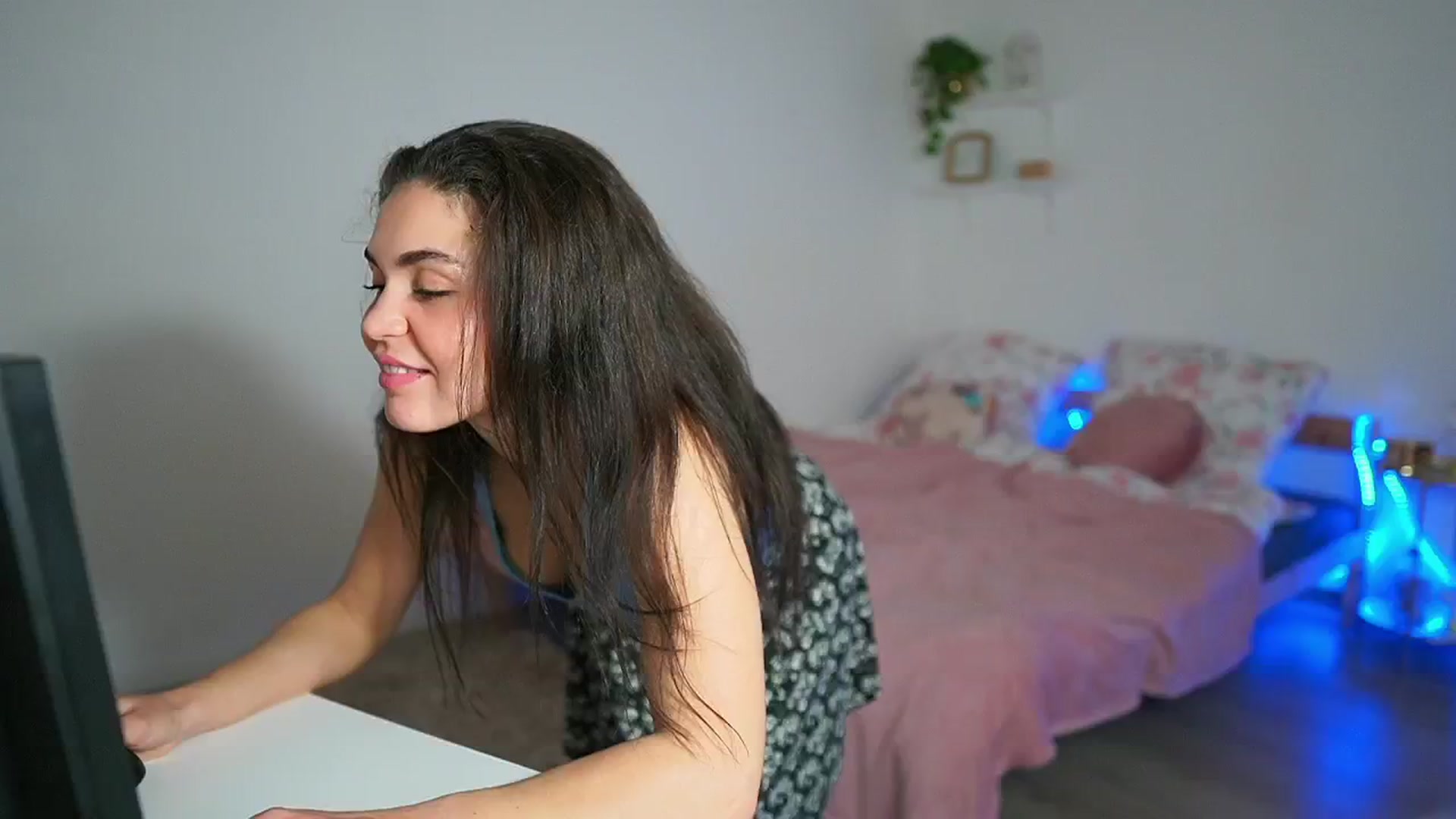 Gallery image thumbnail from Giggly_gianni's myfreecams stream on, 10/30/2024, 12:13 image 9 of 20
