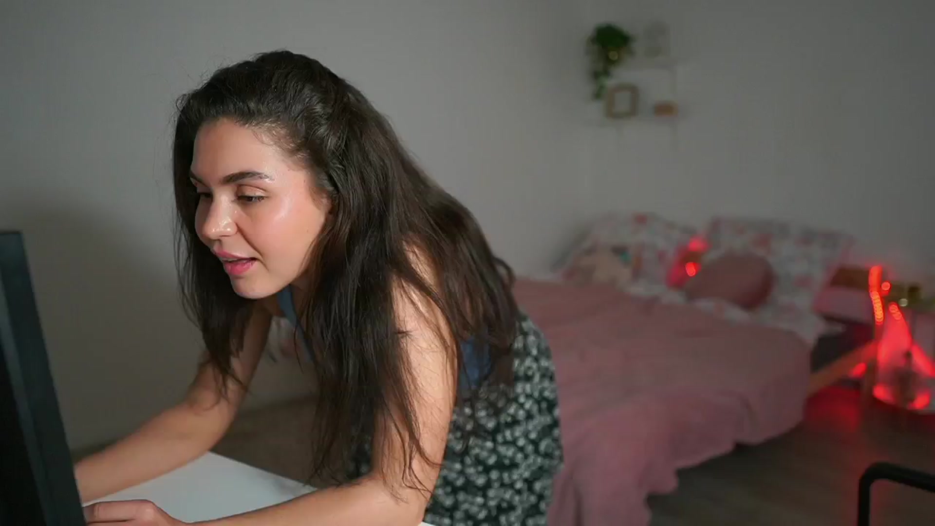 Gallery image thumbnail from Giggly_gianni's myfreecams stream on, 10/30/2024, 13:27 image 12 of 20