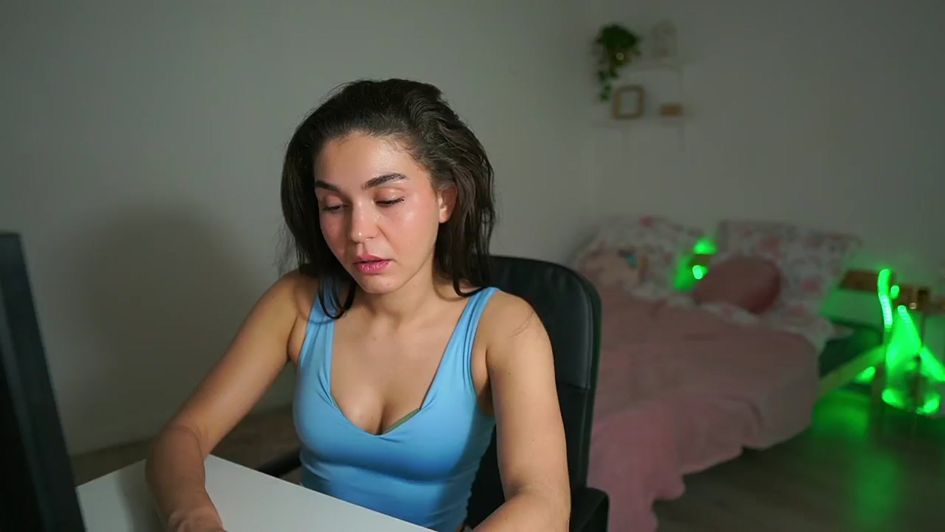 Gallery image thumbnail from Giggly_gianni's myfreecams stream on, 10/30/2024, 14:08 image 16 of 20