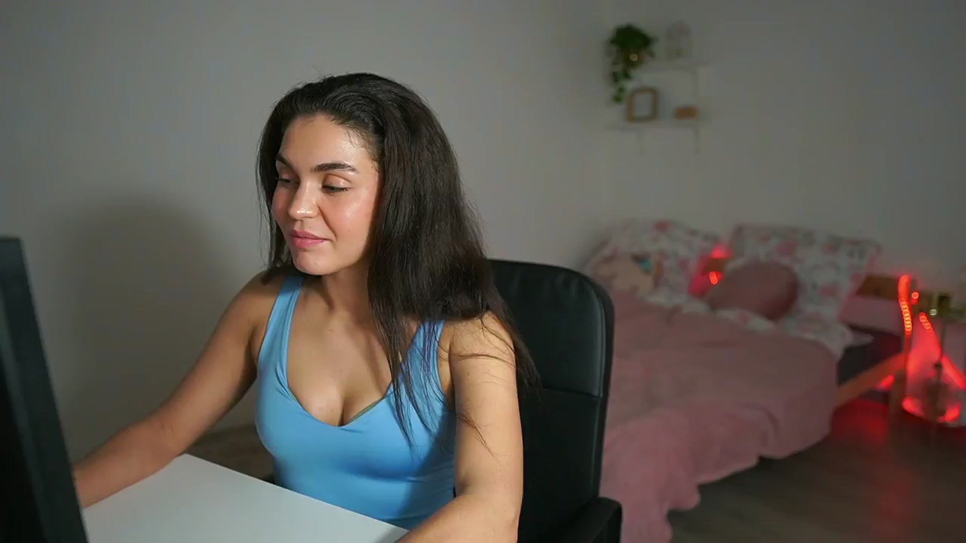 Gallery image thumbnail from Giggly_gianni's myfreecams stream on, 10/30/2024, 14:08 image 7 of 20
