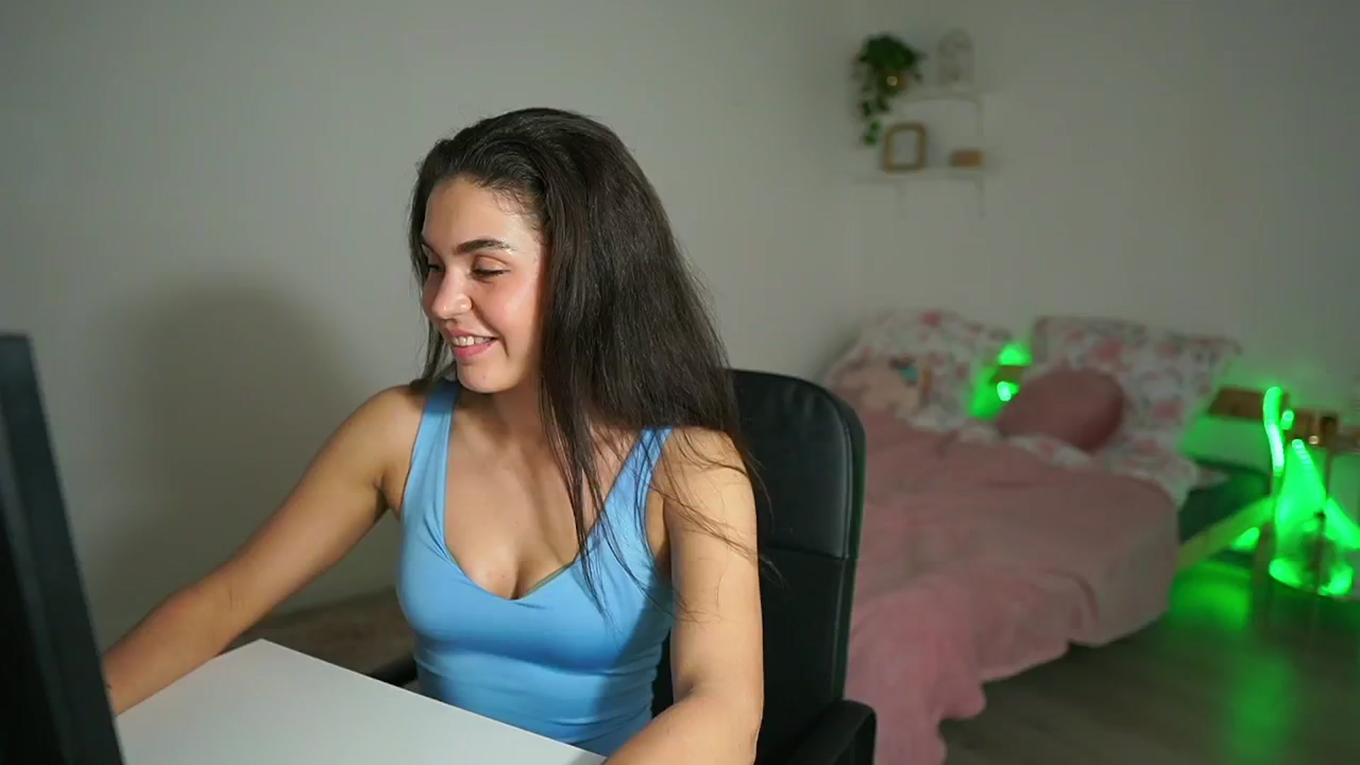 Gallery image thumbnail from Giggly_gianni's myfreecams stream on, 10/30/2024, 14:08 image 4 of 20