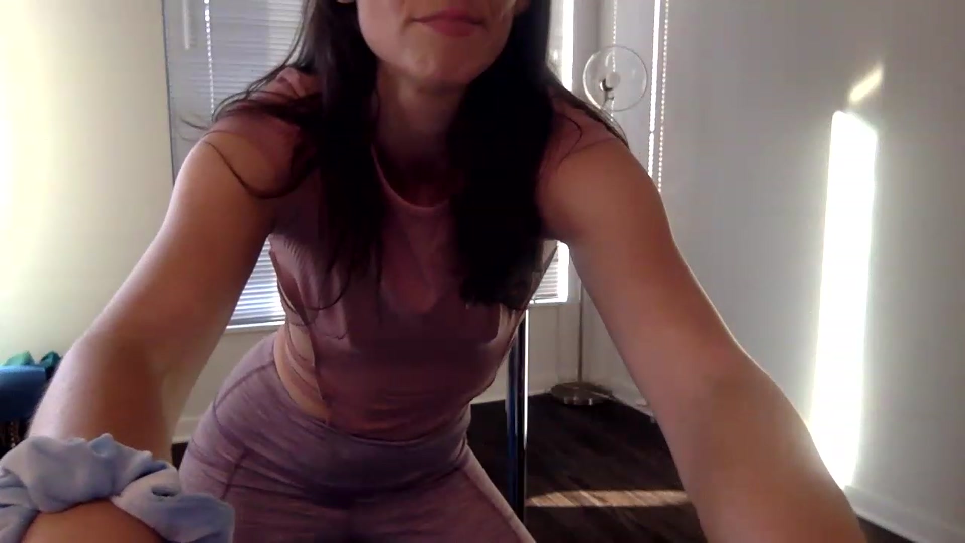 Gallery image thumbnail from GigiRose98's myfreecams stream on, 06/21/2023, 24:07 image 17 of 20