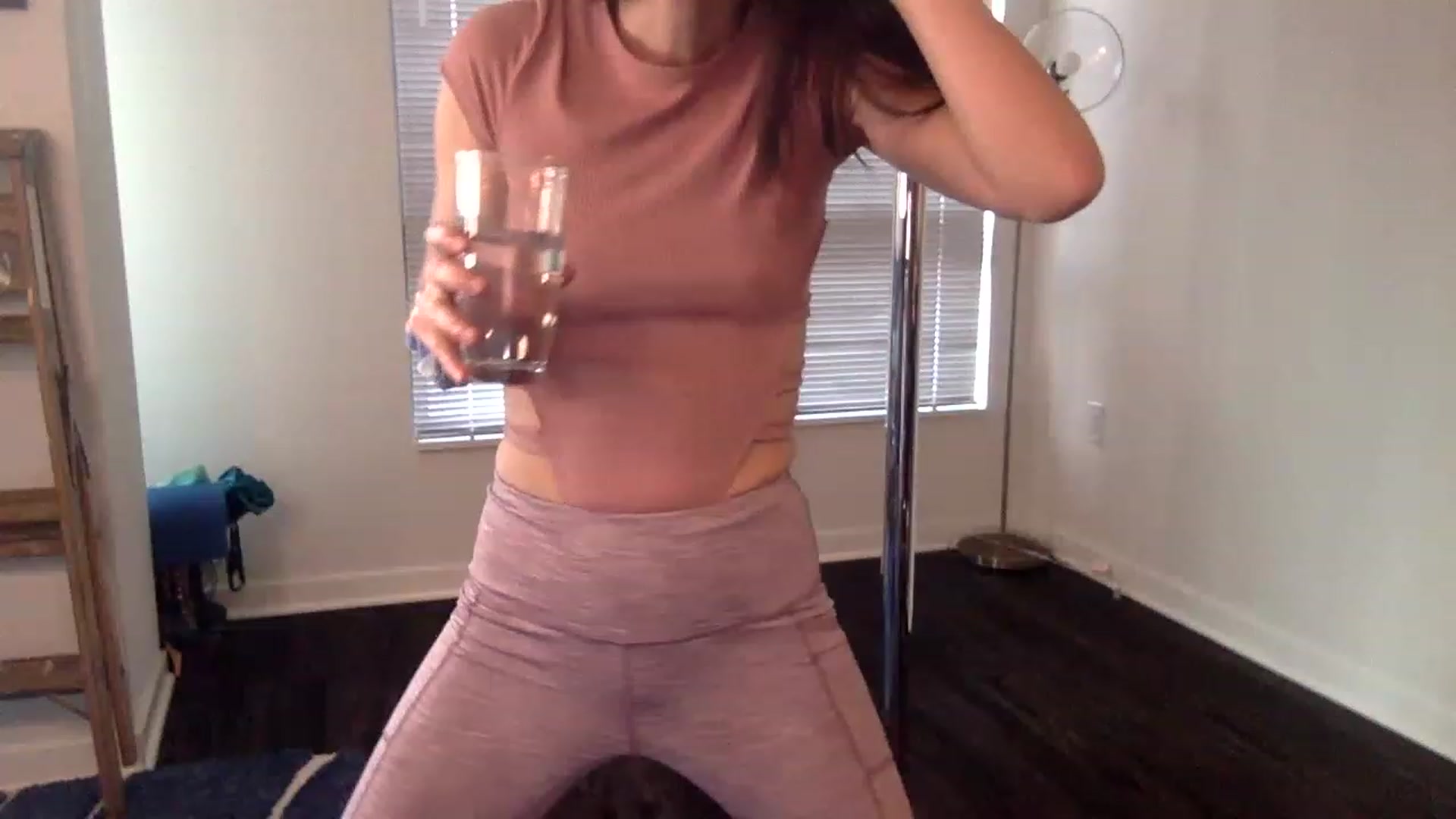 Gallery image thumbnail from GigiRose98's myfreecams stream on, 06/21/2023, 24:28 image 4 of 20