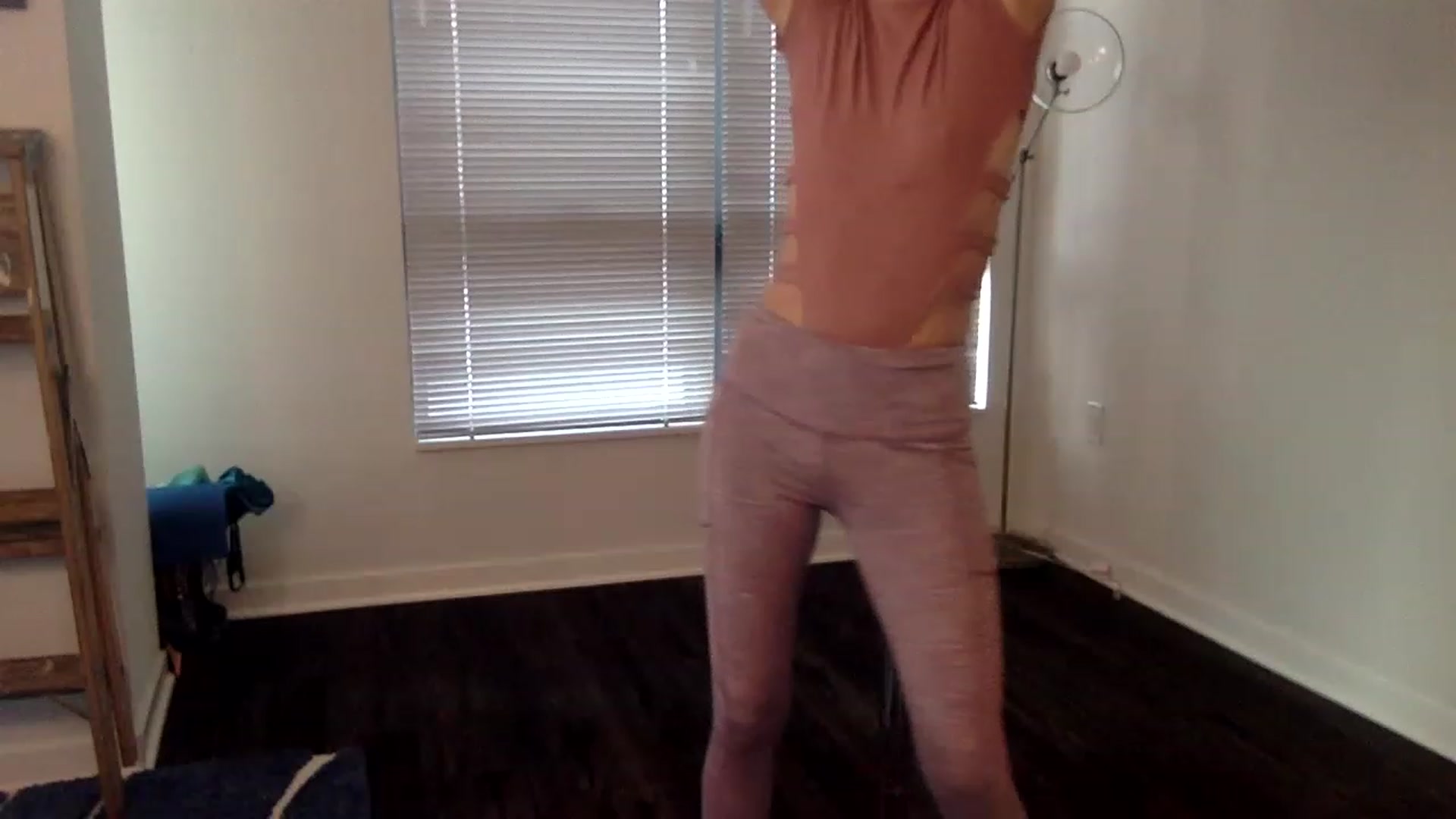Gallery image thumbnail from GigiRose98's myfreecams stream on, 06/21/2023, 24:28 image 6 of 20