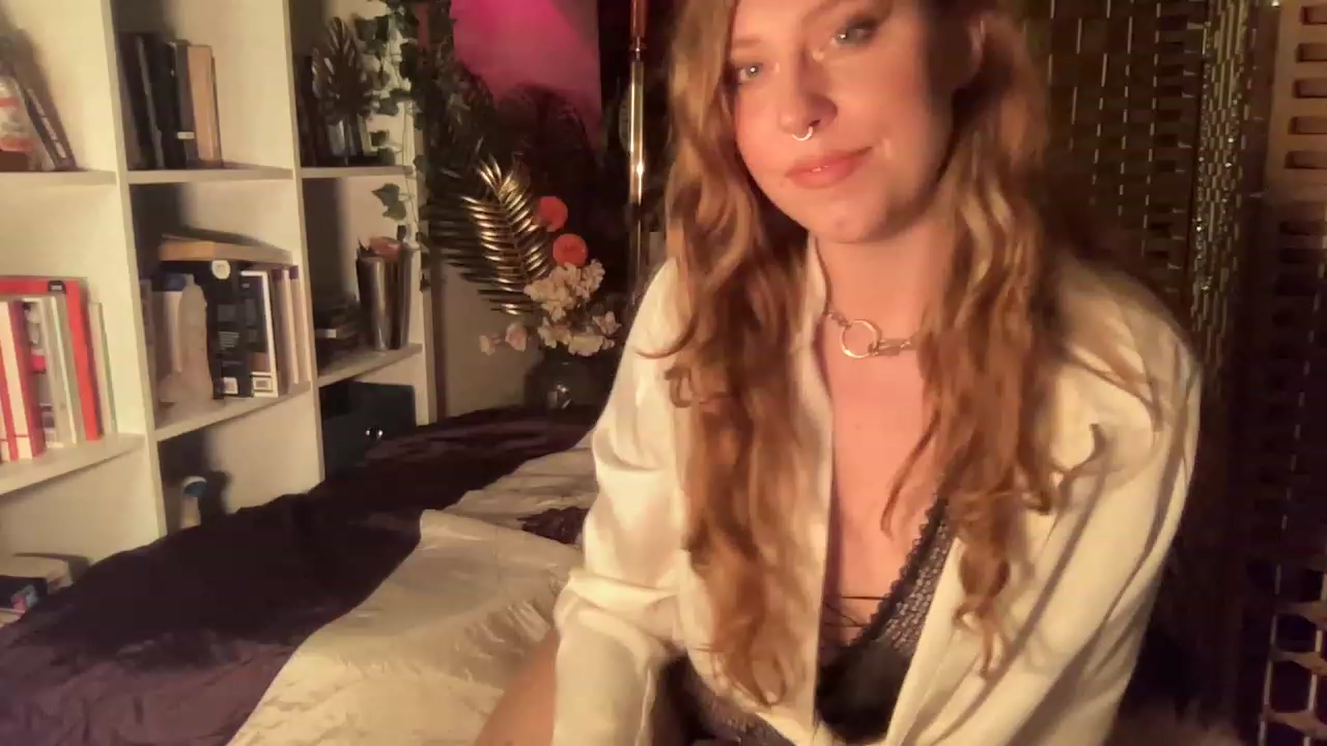 Gallery image thumbnail from GinaRabbit's myfreecams stream on, 11/28/2022, 04:46 image 2 of 20