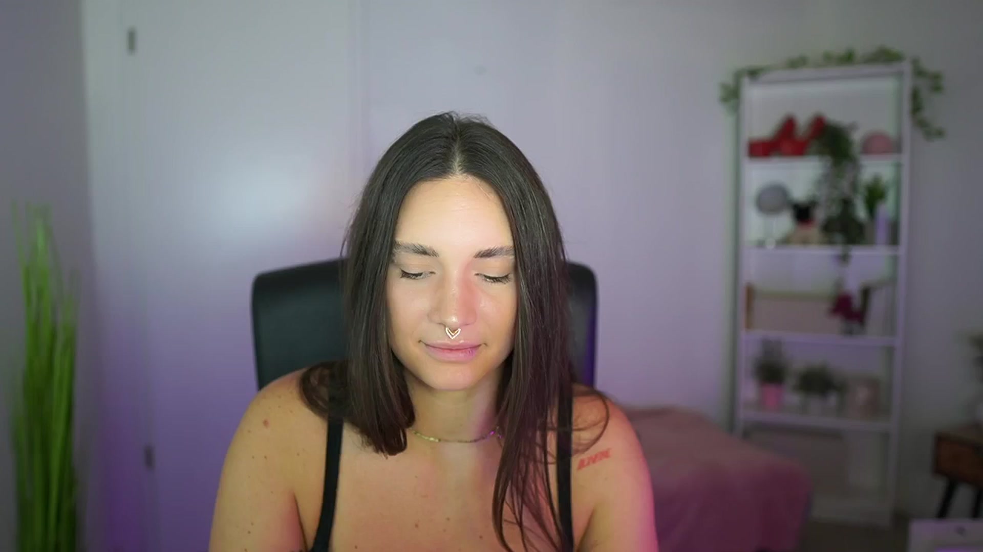 Gallery image thumbnail from Gina__cali's myfreecams stream on, 10/31/2025, 10:39 image 2 of 20
