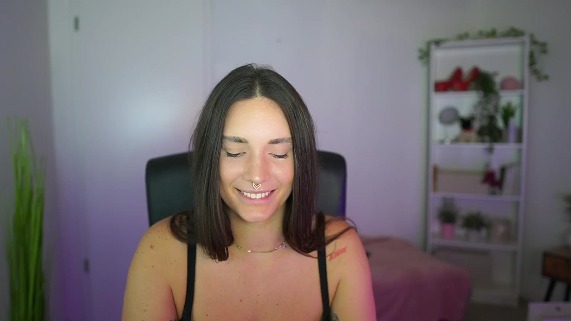 Gallery image thumbnail from Gina__cali's myfreecams stream on, 10/31/2025, 10:39 image 3 of 20