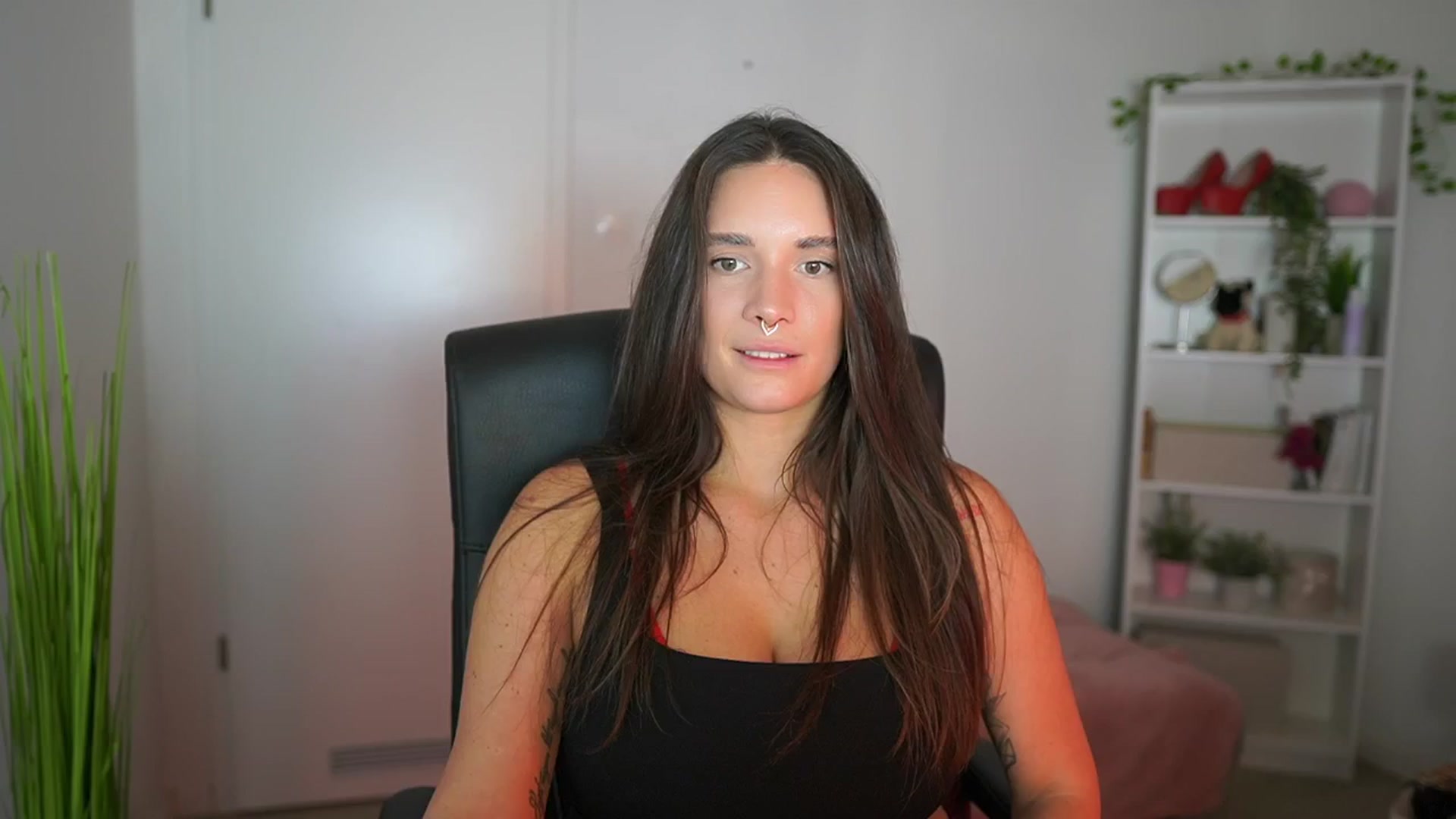 Gallery image thumbnail from Gina__cali's myfreecams stream on, 11/02/2025, 17:09 image 12 of 20