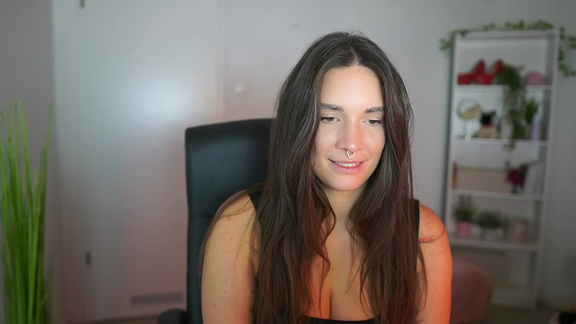 Gallery image thumbnail from Gina__cali's myfreecams stream on, 11/02/2025, 17:09 image 8 of 20