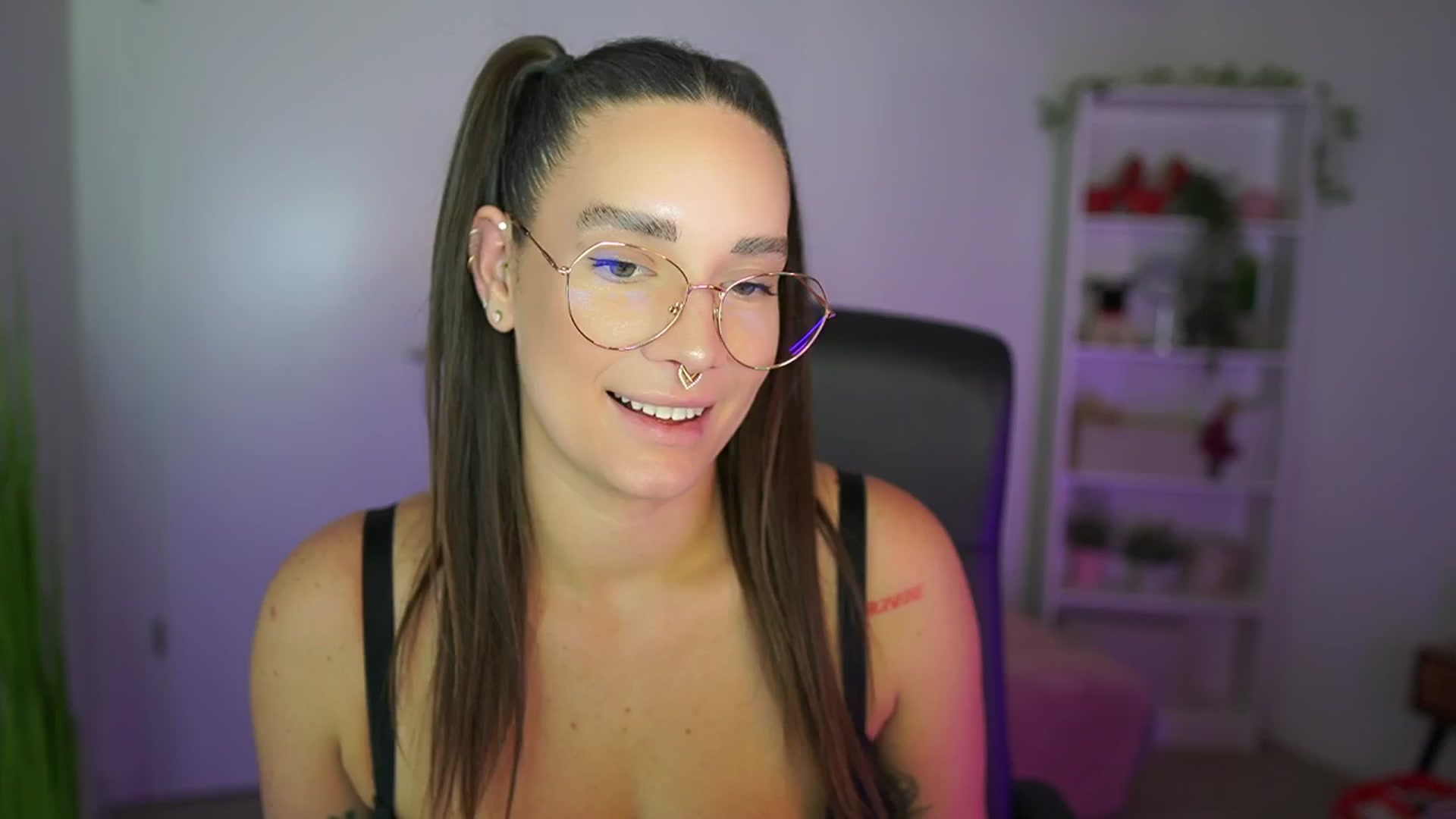 Gallery image thumbnail from Gina__cali's myfreecams stream on, 11/04/2025, 10:57 image 17 of 20