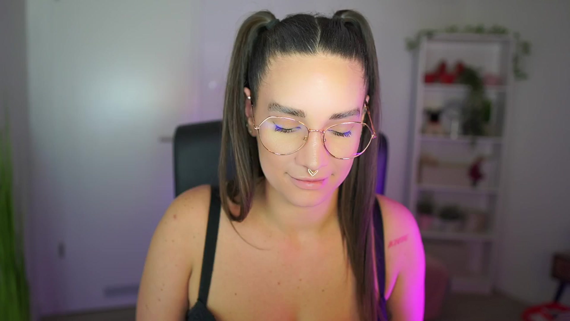 Gallery image thumbnail from Gina__cali's myfreecams stream on, 11/04/2025, 11:26 image 20 of 20