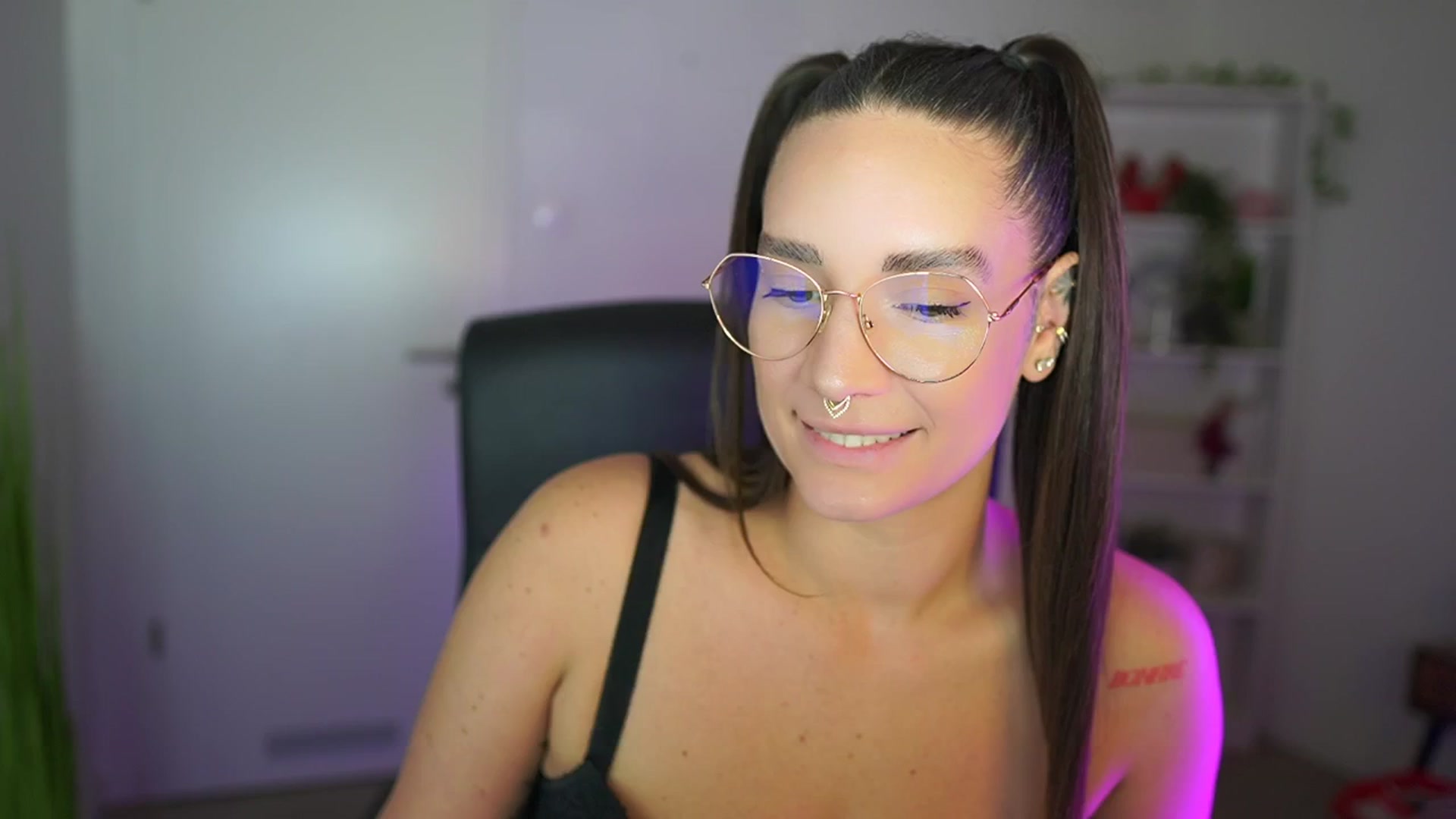Gallery image thumbnail from Gina__cali's myfreecams stream on, 11/04/2025, 11:26 image 17 of 20
