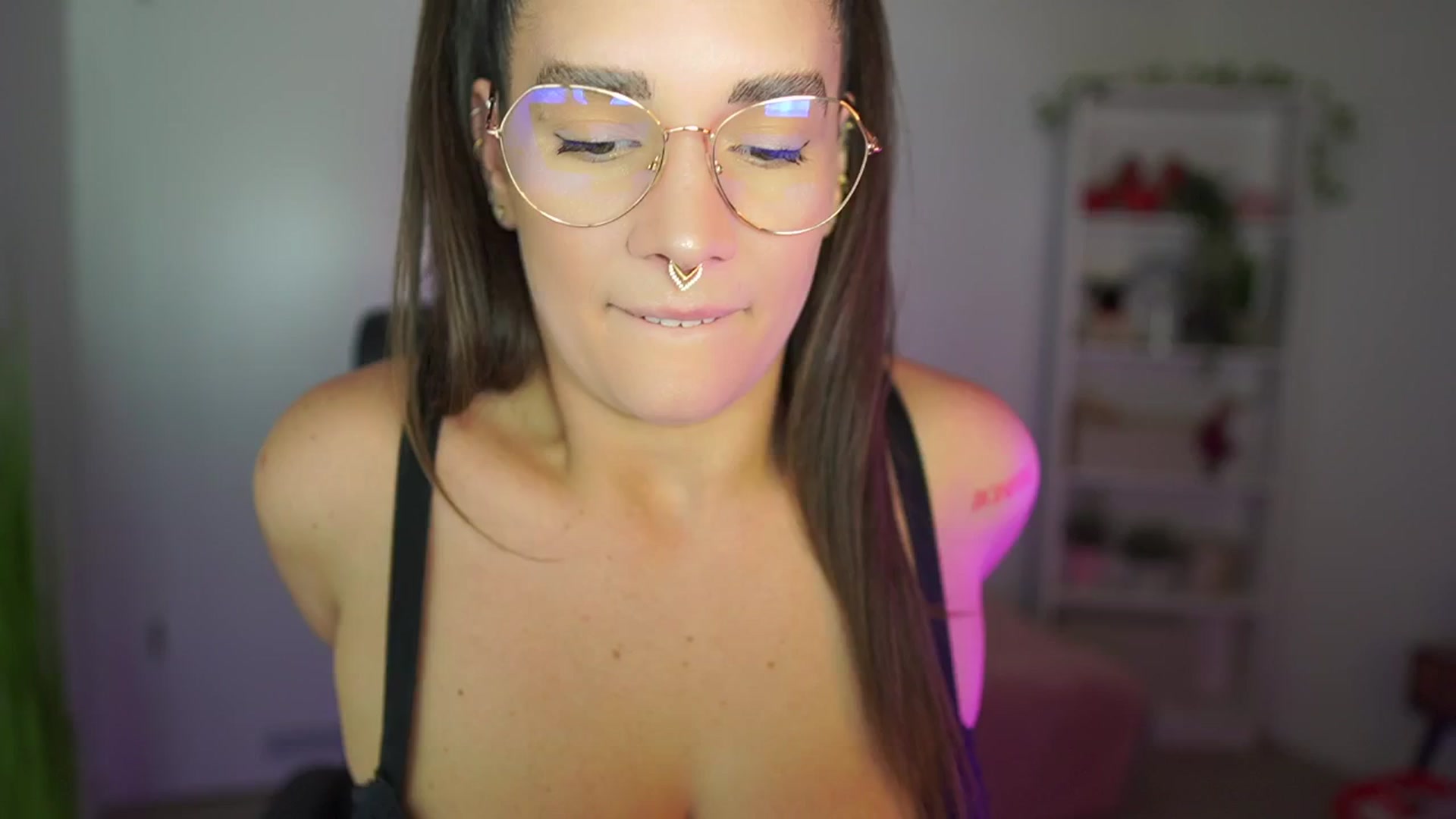 Gallery image thumbnail from Gina__cali's myfreecams stream on, 11/04/2025, 11:26 image 15 of 20