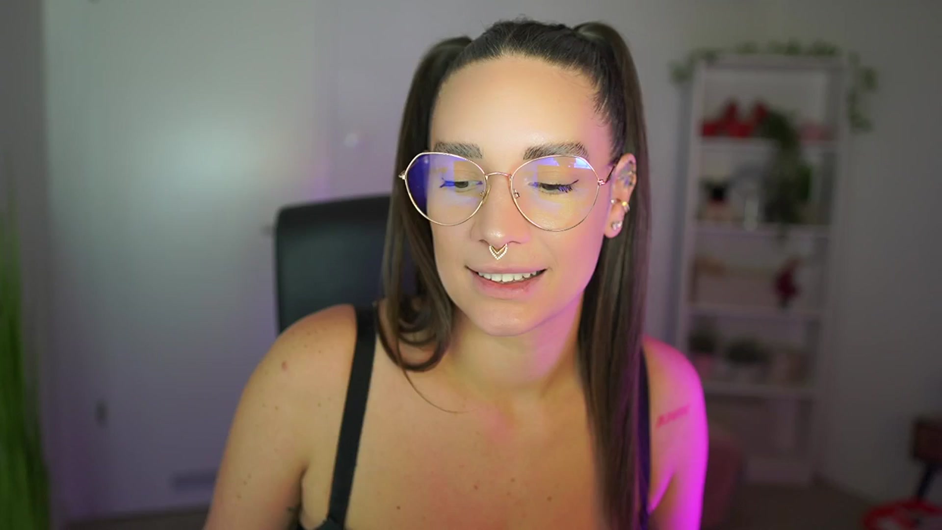 Gallery image thumbnail from Gina__cali's myfreecams stream on, 11/04/2025, 11:26 image 19 of 20