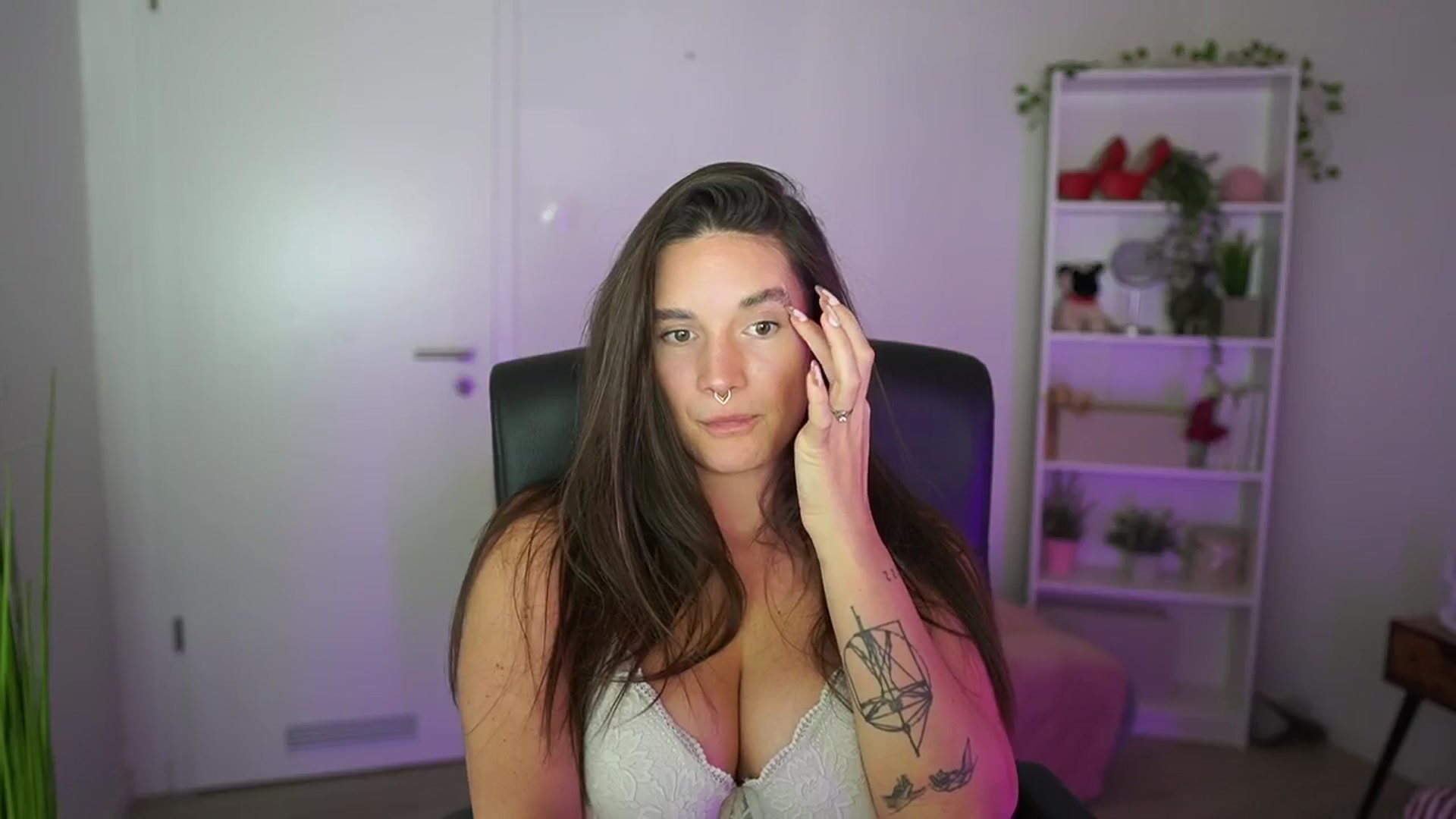 Gallery image thumbnail from Gina__cali's myfreecams stream on, 11/06/2025, 18:19 image 19 of 20