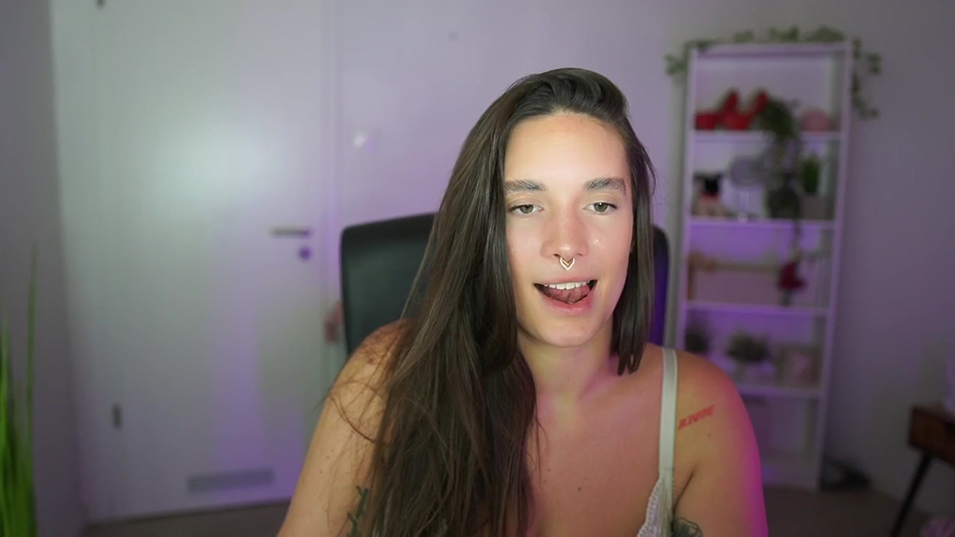 Gallery image thumbnail from Gina__cali's myfreecams stream on, 11/06/2025, 18:19 image 11 of 20